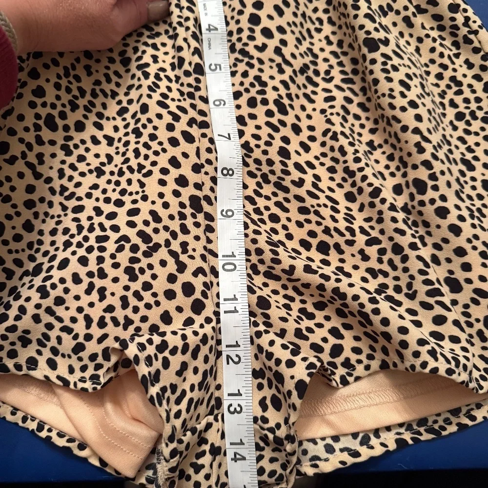 She + Sky Shorts Romper Animal Print V-Neck Peekaboo Back Slit Size S - Picture 7 of 10